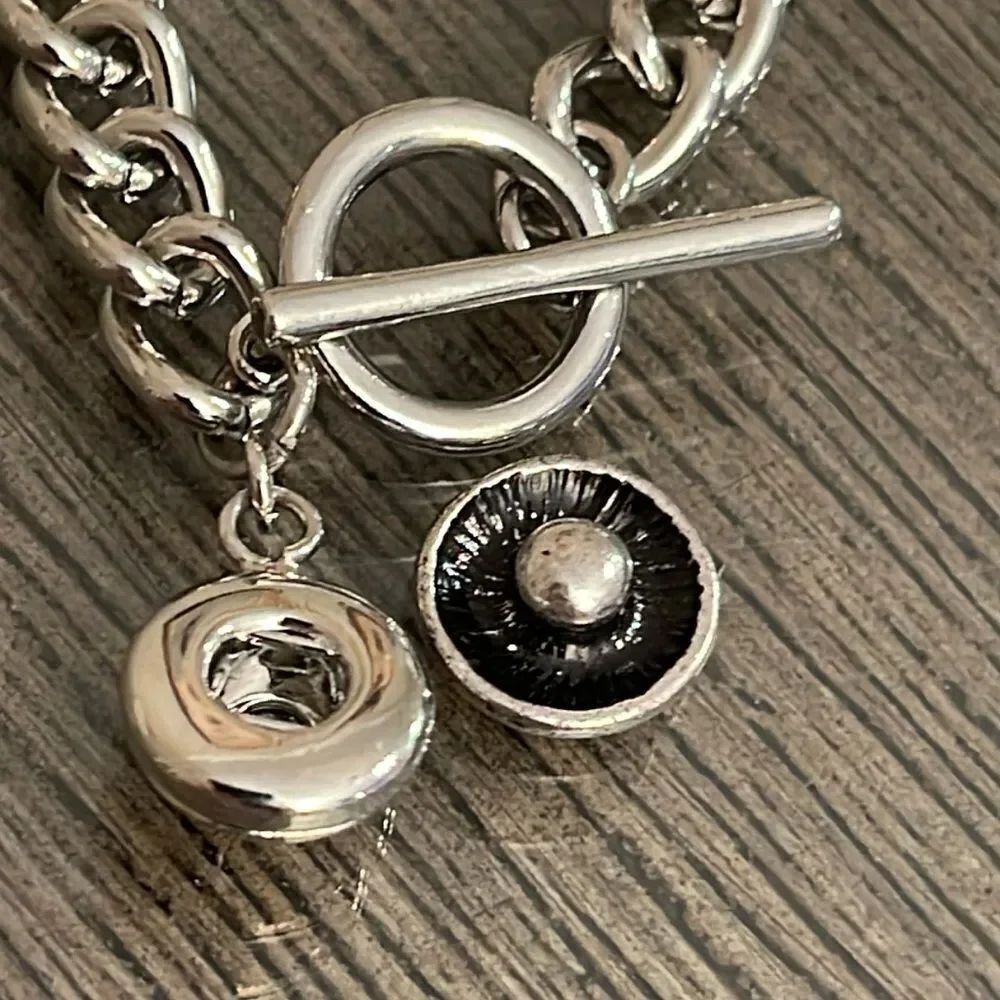 Vintage Silver-tone Chain Link Bracelet with H Initial Charm with Toggle Clasp - Picture 5 of 13